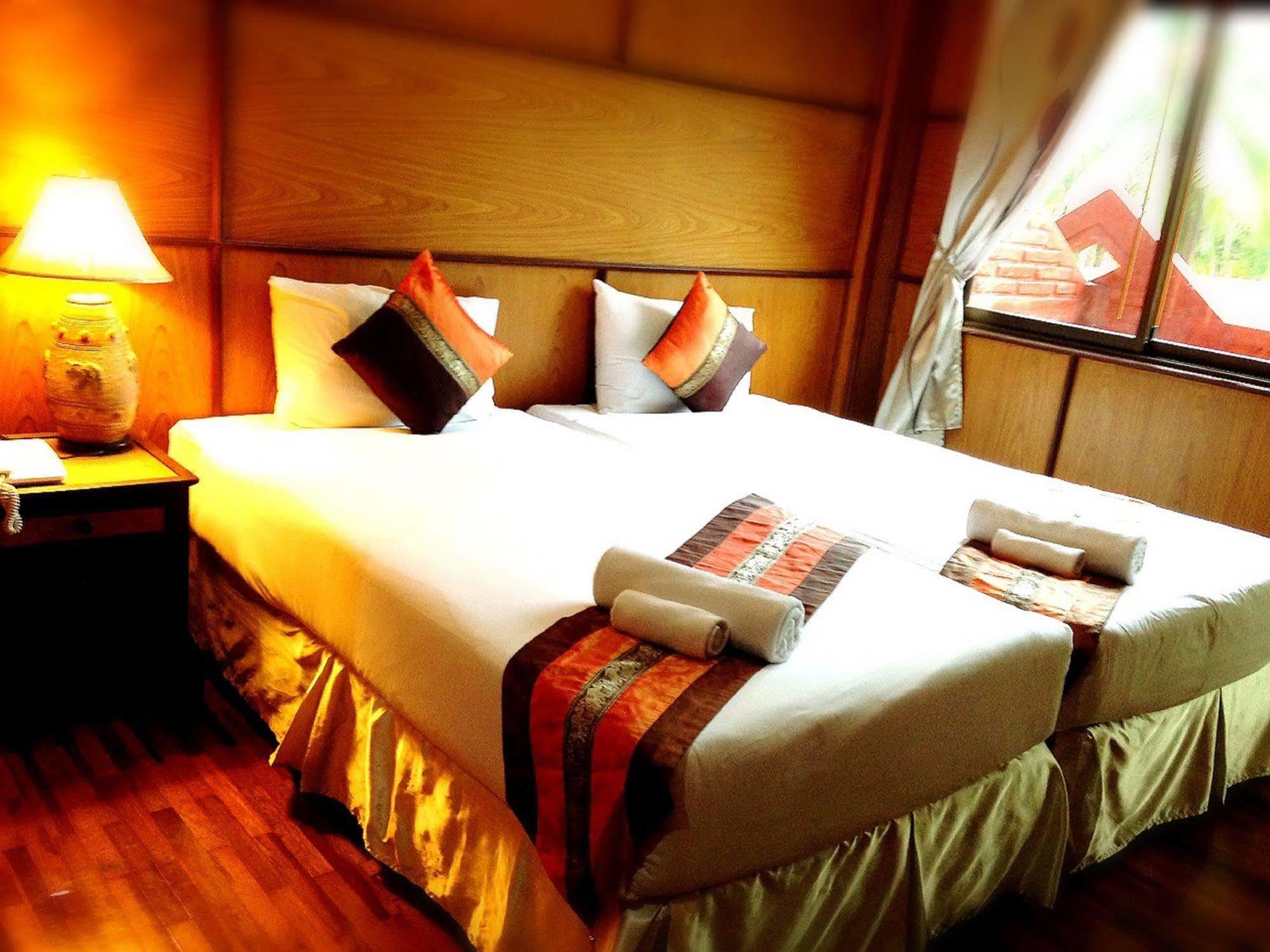 Jaroenrat Resort Samut Songkhram Eksteriør billede