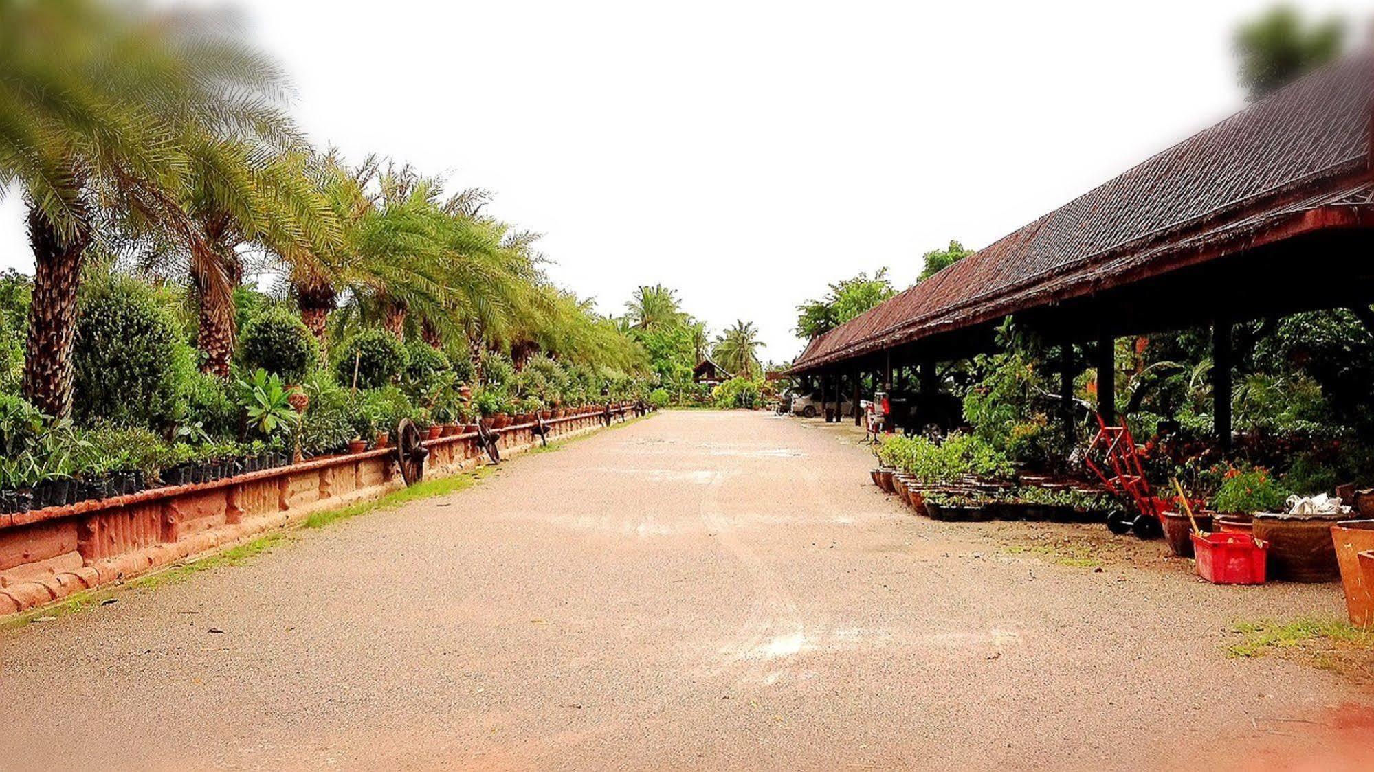 Jaroenrat Resort Samut Songkhram Eksteriør billede